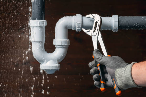 Professional Plumbing technician working in Robertsville, OH